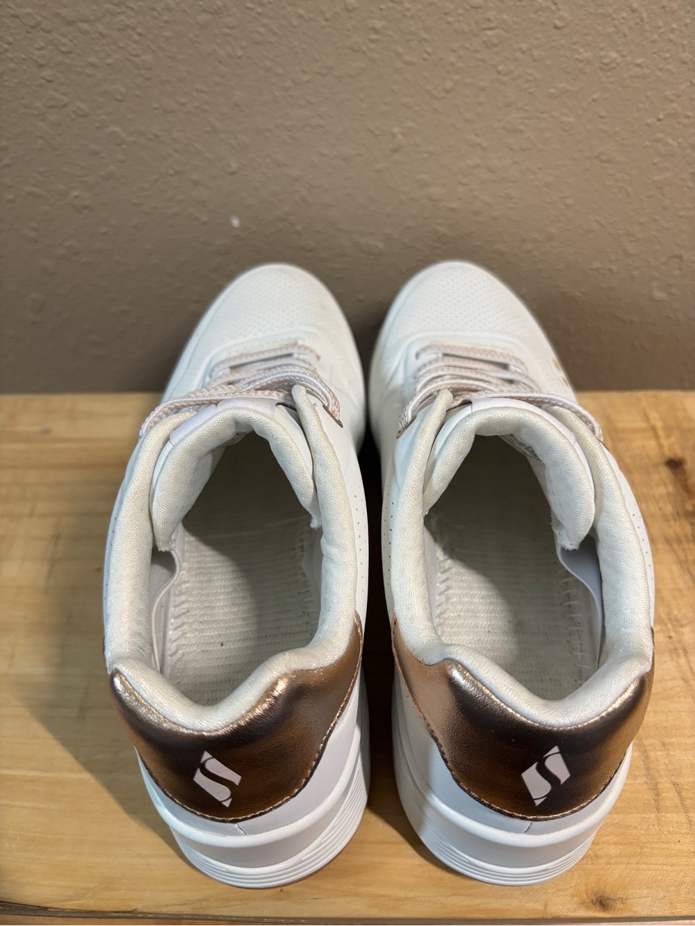 Sketchers Size 7 White and Gold Sneakers - Picture 7 of 9